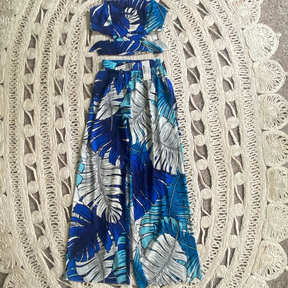 Brand New Blue and White Tropical Leaf 2 Piece Pants and Top Outfit